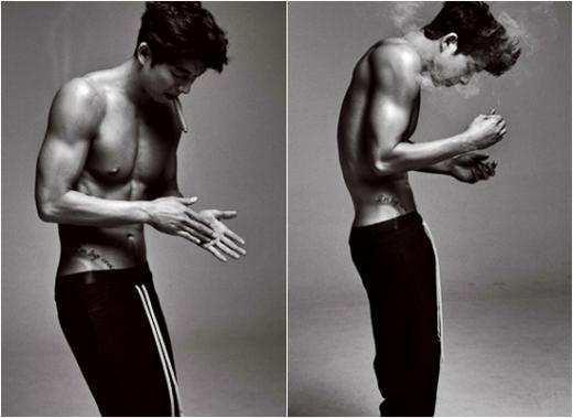 Photographer Hong Jang-hyun shared these pics of actor Gong Yoo who is busy...