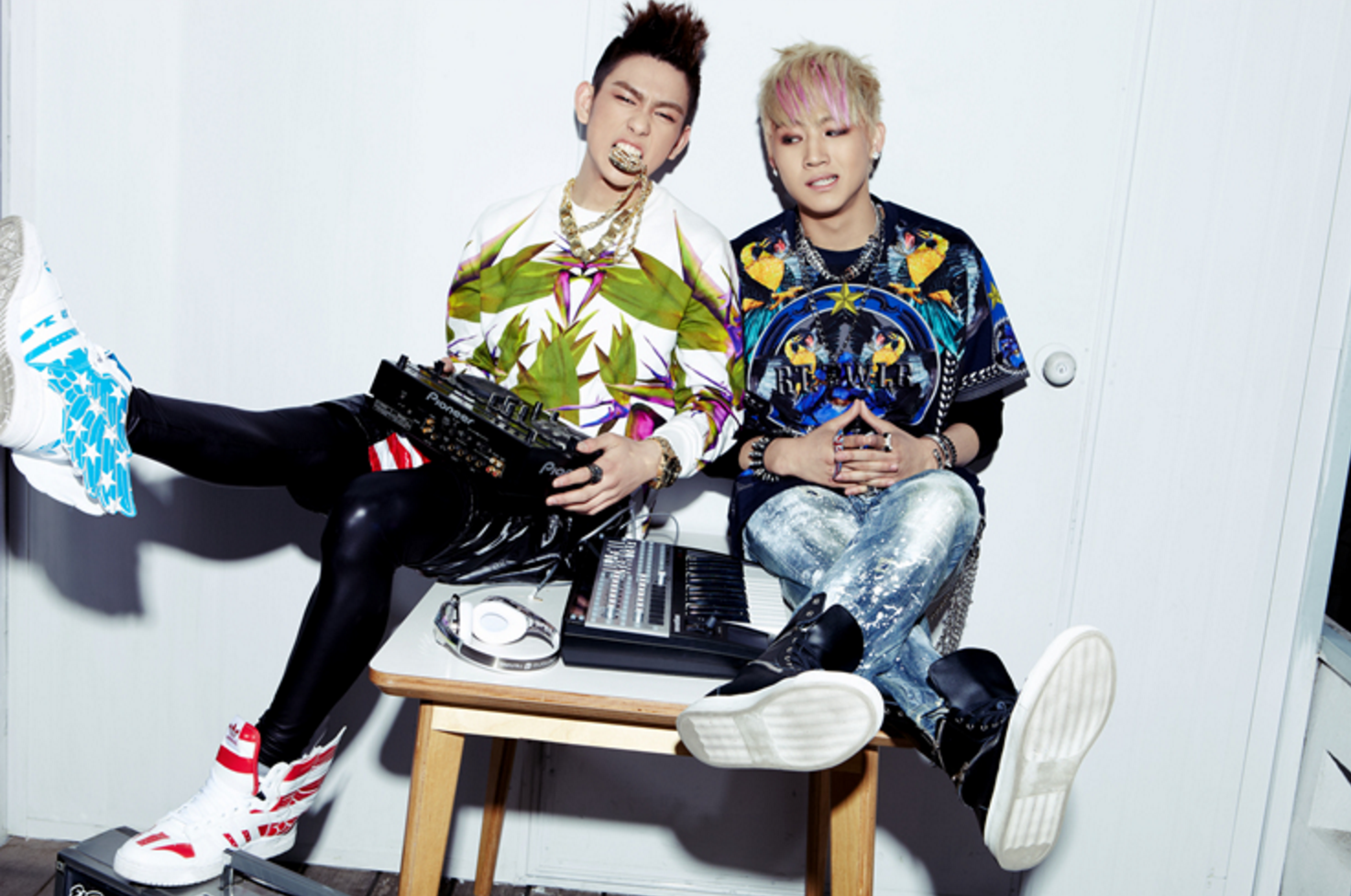 Jj entertainment. Группа JJ Project. JJ кпоп. JJ. JJ Project Bounce.