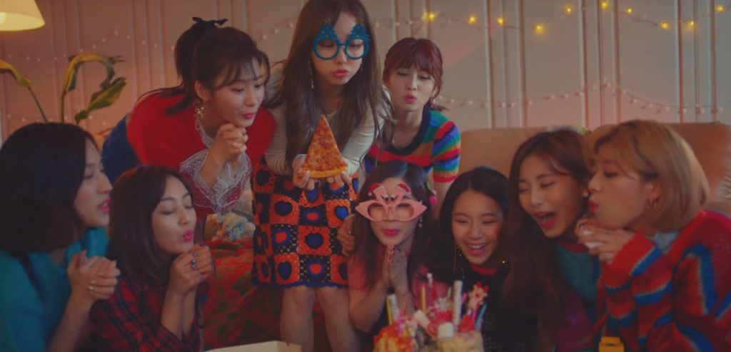 Twice Easily Entertains With “Merry & Happy” – Seoulbeats