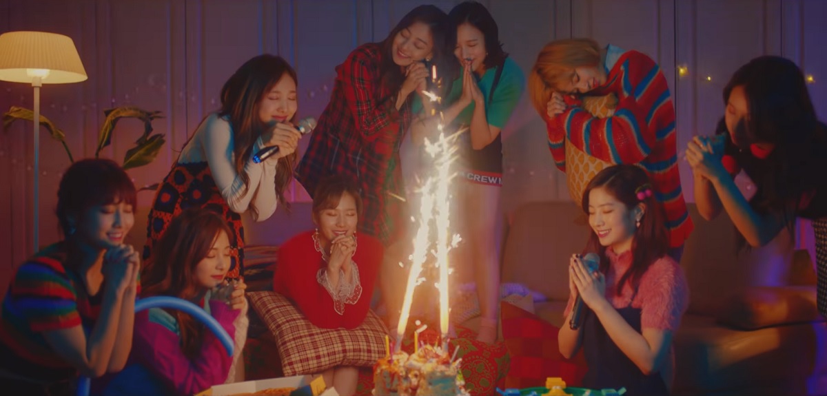 Twice Easily Entertains With Merry Happy Seoulbeats