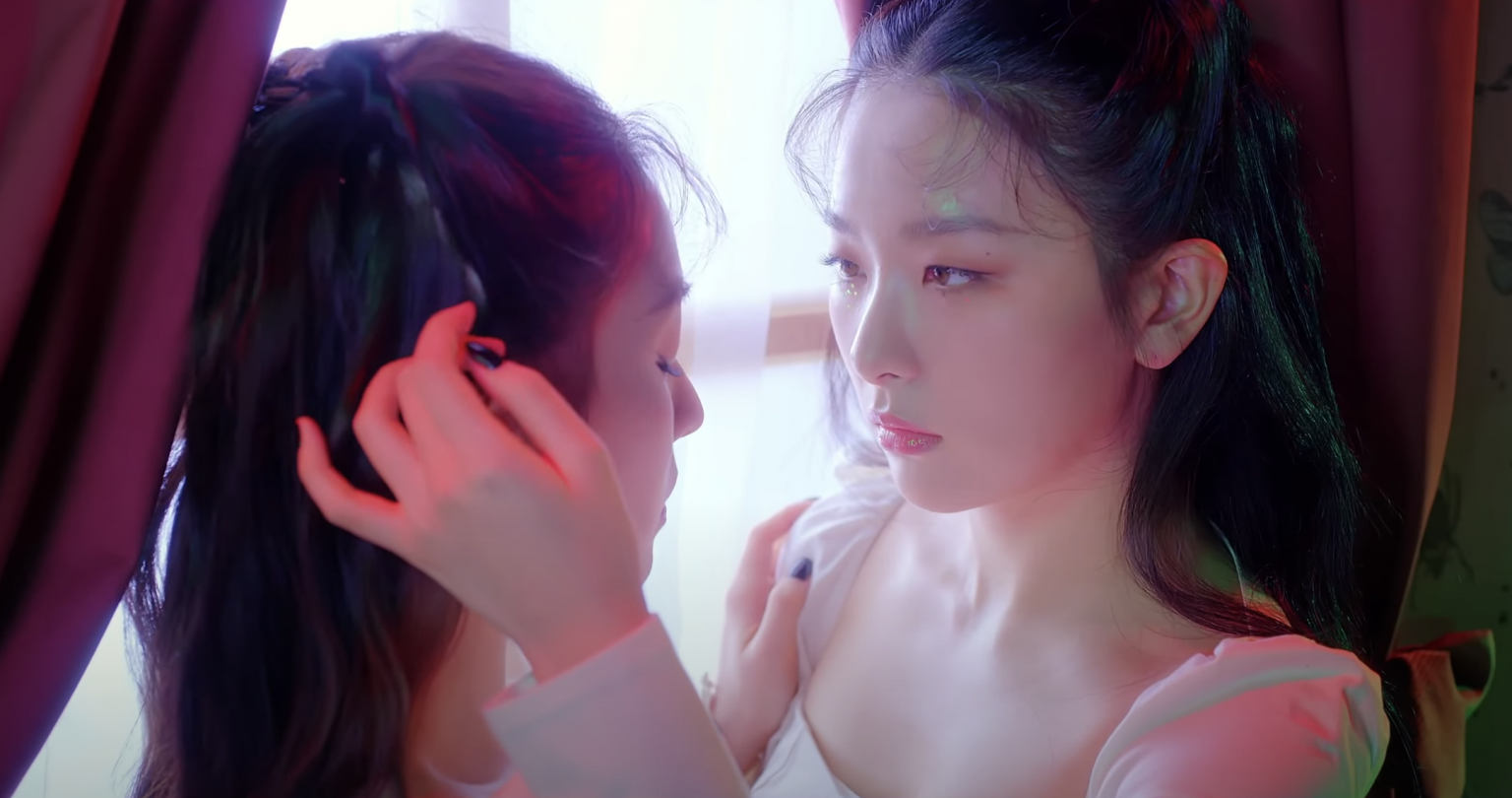 Случайная ночь с миллиардером айрин. Red Velvet Irene Seulgi. Irene Red Velvet. Red Velvet Айрин и Сыльги. Сыльги и Айрин Monster.