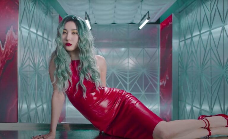 Sunmi’s “Tail” is Chaotic Yet Compelling – Seoulbeats